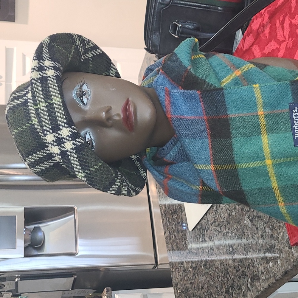 Buryberry Plaid Bucket 100% Wool Hat with Liner- M